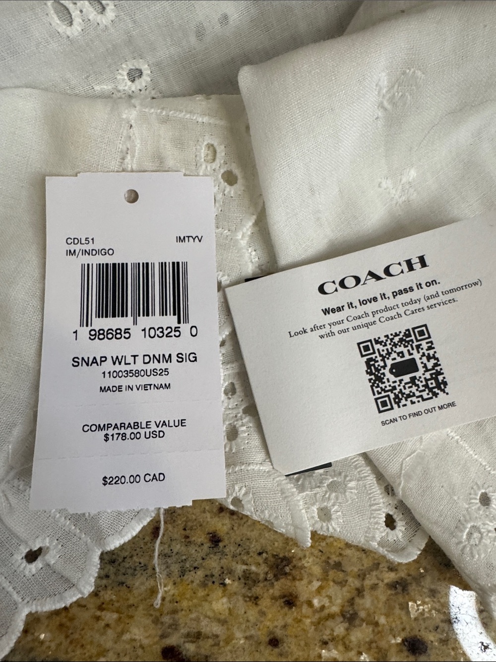 COACH Denim Signature Bifold Wallet - Light Blue with Navy Trim ! - Picture 2 of 12